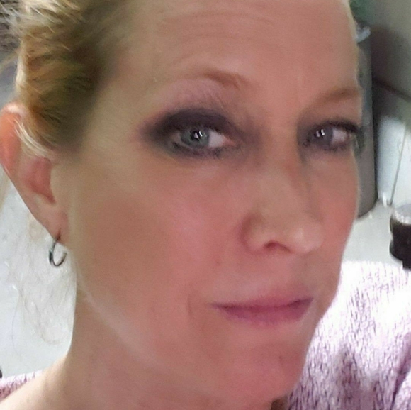 Meet your Posher, April - Picture 2 of 2